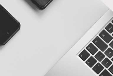 外媒分享Hali1印城抢先发售现场视频：哈利伯顿为球迷们购买的球鞋亲笔签名