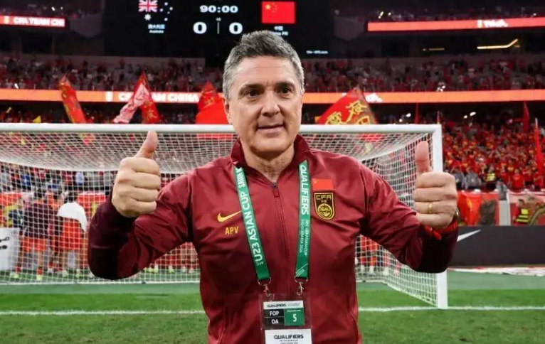 世界赛赛程-铁腕治军！安东尼奥带队2大奇招：禁外卖+屏蔽媒体，偷师邵佳一？