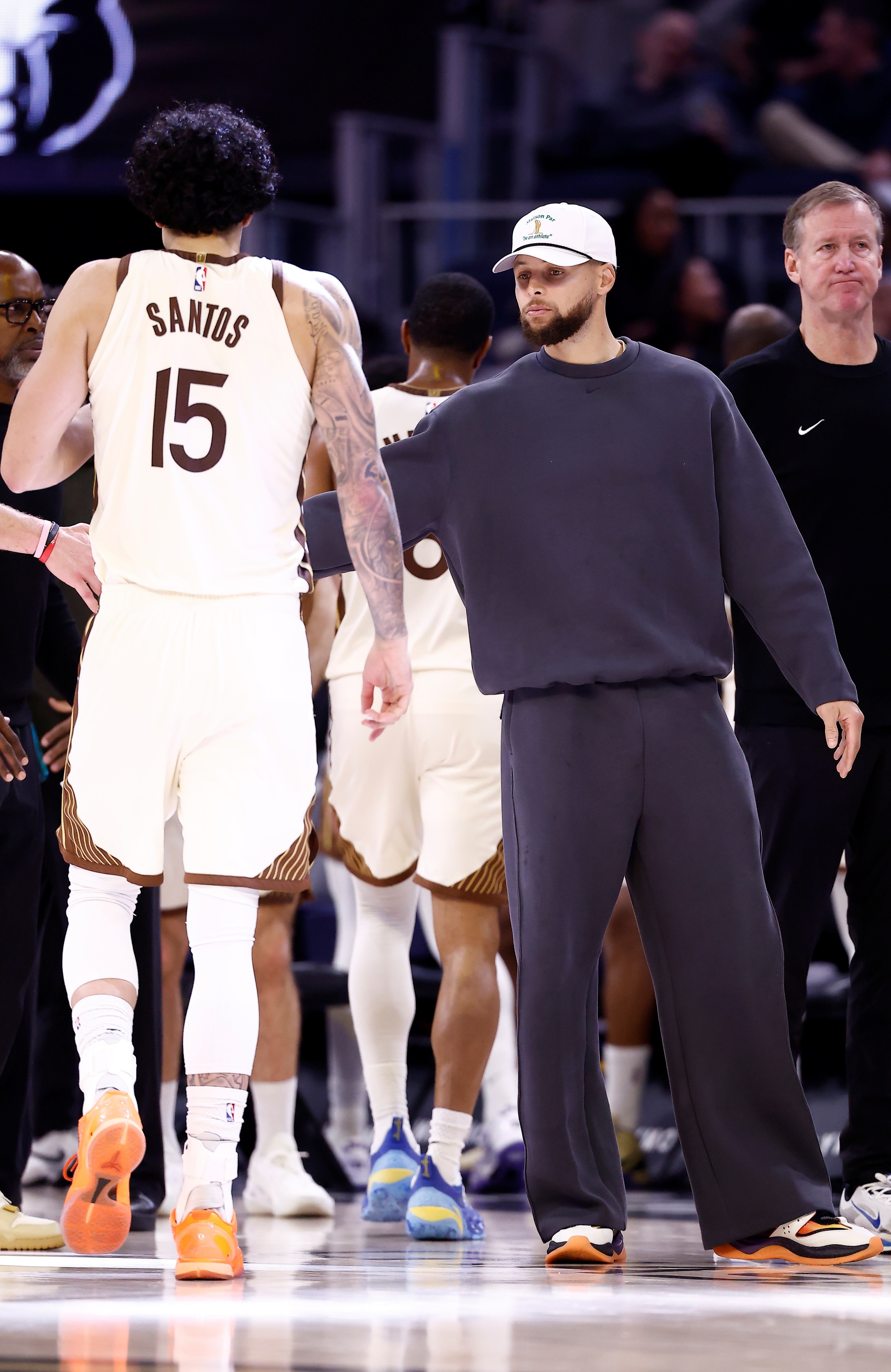 足球世界赛-不可或缺！在库里缺席的所有比赛中 勇士胜率仅为36.9%