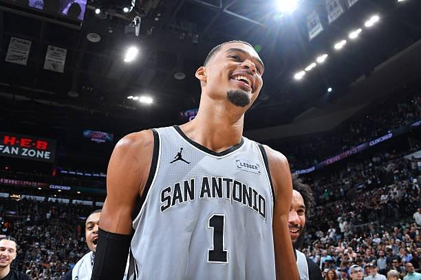 世界赛英雄联盟-文班亚马常规赛数据：场均25分11.5篮板3.1盖帽，蝉联盖帽王